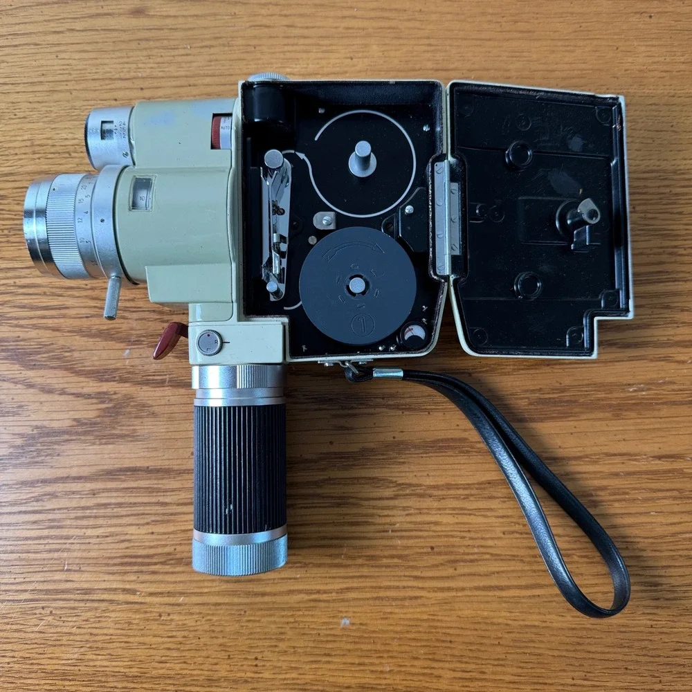 Vintage Minolta Zoom 8 Millimeter Movie Camera‎ Used Leather Case Untested